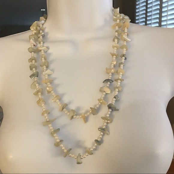 Vintage Jewelry - Mother of pearl & faux pearl necklace